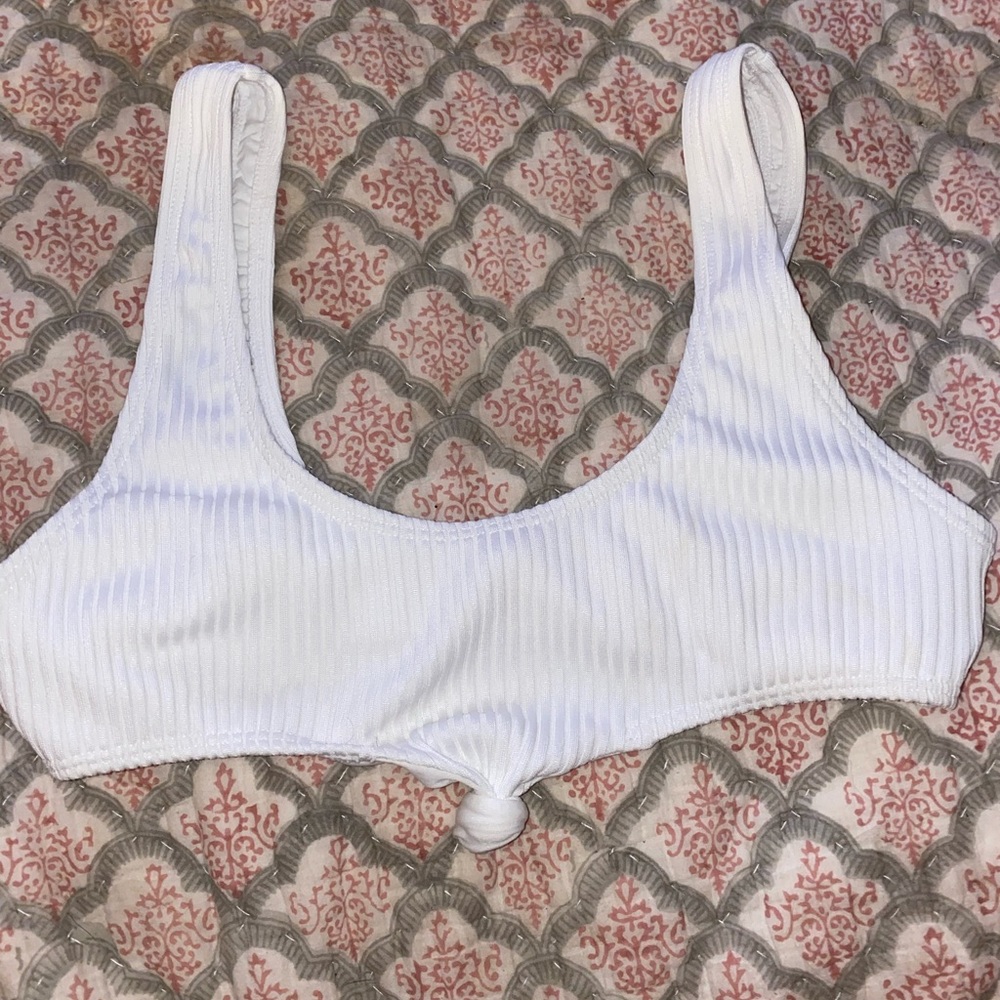 Ribbed knot bikini